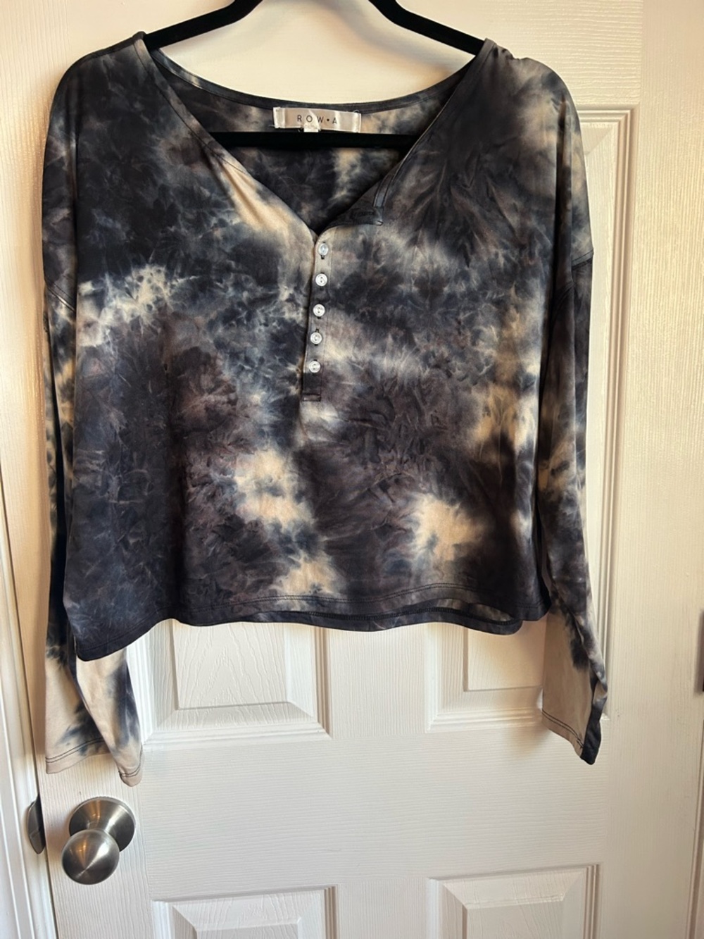 Rowan Long-Sleeve Tie-Dye Henley Tee in Black and Cream